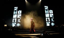 Hande Yener katledilen kadın ve çocukları andı: Ünzile...