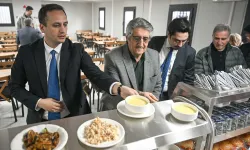 Bornova’nın kent lokantalarında dayanışma büyüyor: Askıda yemek uygulaması başladı