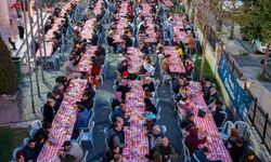 Kuşadası Belediyesi yurttaşları Davutlar'daki iftarda buluşturdu