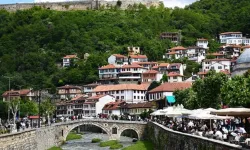 Gidenler kendini Türkiye’de sanıyor: Resmi dillerden biri Türkçe