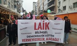 İzmirliler laiklik için yürüdü: Karanlığa teslim olmayacağız!