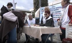 İzmir’de emekliler seyyanen zam için imza kampanyası başlattı: Ölmemizi istiyorlar!