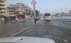 İzmir'de deniz taştı, vatandaşlar zor anlar yaşadı: Kuvvetli sağanak 2 gün daha sürecek