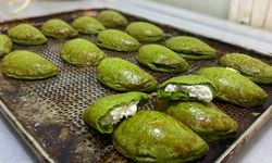 Rengiyle sofralara canlılık katıyor: Ispanaklı labneli poğaça nasıl yapılır?