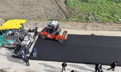 Manisa’dan modern yol atağı: Yeni asfalt tesisinin ilk üretimi Hacıbektaşlı’da kullanıldı
