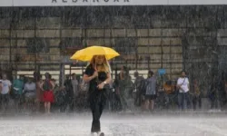 Meteoroloji’den kritik uyarı: İzmir’de sel, su baskını ve fırtına tehlikesi