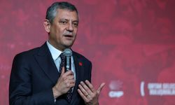 Özel'den AKP'li vekilin milyonluk saatine gönderme: Kolunda bin emekli maaşı var!