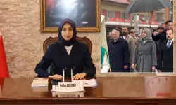 Sosyal medyada tartışma yaratmıştı: Şemsiyesini polise tutturan kaymakamdan açıklama geldi