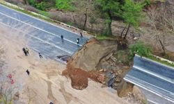 İzmir'de şiddetli yağış: Selçuk-Aydın karayolu çöktü!
