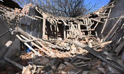 Yağışlar sonrası evleri kullanılamaz hale gelmişti: Aileye Manisa Büyükşehir'den destek geldi