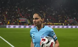 Süper Lig’de 22 yıl sonra bir ilk: Kadın hakem maç yönetti