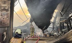 İzmir'de korkutan yangın: 3 atölye ve 2 depoda yangın!