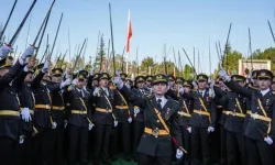 'Mustafa Kemal'in askerleriyiz' sloganı atan ve ihraç edilen teğmen görevine döndü