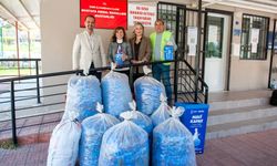 Aliağa’dan Karşıyaka’ya dayanışma köprüsü: Mavi kapak kampanyasına 200 kiloluk destek