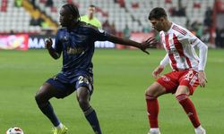 Fenerbahçe Antalya deplasmanından 1 puanla döndü