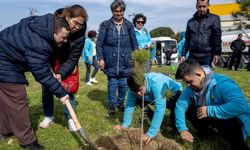İzmir’de anlamlı proje: Bornova’nın en özel fidanları toprakla buluştu