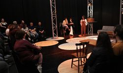 Bornova’da 'Unutmak' fırtınası: BBŞT’nin kapalı gişe oyunu izleyiciden tam not aldı