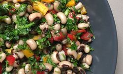 Hafif, doyurucu ve besleyici bir alternatif arayanlara: Bu salata sofranızın baş tacı olacak