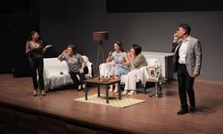 Dikili'de tiyatro coşkusu: Başkan Kırgöz'den davet