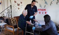 Çeşme’de yaş almış yurttaşlara temizlik ve bakım hizmeti