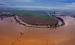 Büyük Menderes taştı: Aydın’da tarım arazileri ve yollar sular altında