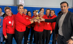 Evinin Sultanları Foça'da fileye uzandı: Farklı yaş ve meslekten kadınlar sahada buluştu