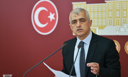 DEM Parti İBB itirafçısı Murat Kapki'yi TBMM'ye taşıdı: Akın Gürlek'e 47 soru