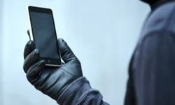 İzmir’de pes dedirten hırsızlık: ‘Gazileri seviyorum’ diyerek yaklaştı, cep telefonunu çalıp kayıplara karıştı