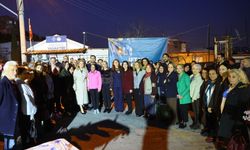 CHP Kadın Kolları Genel Başkanı Asu Kaya Karabağlar’da yüzlerce vatandaş ile iftar yaptı