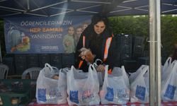 Kuşadası Belediyesi beslenme çantası desteğini sürdürüyor