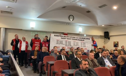 8 aydır maaş alamayan Kent A.Ş. işçilerinden Karşıyaka Belediye Meclisi'nde protesto