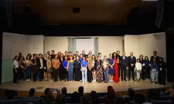 Başkan Kınay: Belediye tiyatro mu yapar diyenlere inat Karabağlar Tiyatrosu’nu kurduk