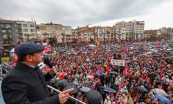 Özel, Kuşadası mitinginde konuştu: Zulmün artışı iktidarın gidiş paniğinden kaynaklanmaktadır