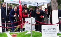 CHP Lideri Özel, Ferdi Zeyrek, Gülşah Durbay ve Güney Temiz'i kabirleri başında andı