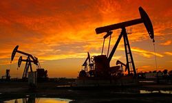 İki dev banka petrol fiyat tahminini yukarı çekti!