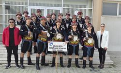 Selçuk Efes sanat halk oyunları ekibi İzmir İl Yarışması'nda üçüncü oldu!