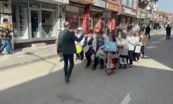 Ramazan Genelgesi sonrası tepki çeken görüntü: 3. sınıf öğrencileri ilahilerle yürüdü!