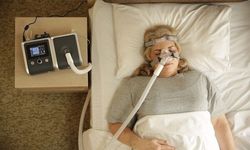 Horlama uyku apnesinin habercisi olabilir!