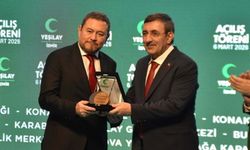 İzmirli iş insanı Nazım Torbaoğlu, Cumhurbaşkanı Erdoğan'ın ardından Cevdet Yılmaz'dan da plaket aldı