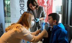 Bornova’da işitme engelli öğrencilere diş taraması