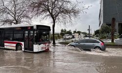 İzmirliler dikkat: Yarın gök gürültülü sağanak yağış bekleniyor... Sel, su baskını olabilir!