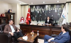 Çiğli’de 23 Nisan coşkusu: Başkan Yıldız koltuğunu çocuklara emanet etti