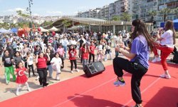 23 Nisan coşkusu Konak’tan yayıldı: Çocuk Şenliği’ne yoğun ilgi