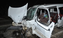 İzmir’de feci kaza: 1’i ağır 4 yaralı