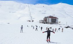 Bahar ayında kayak keyfi yaşadılar