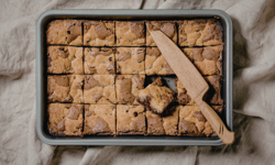 Modern gurme reçetesi: Beyaz Çikolatalı Tahinli Blondie nasıl yapılır? Beyaz Çikolatalı Tahinli Blondie tarifi