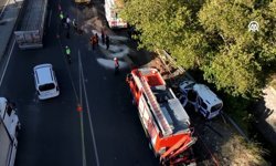 İzmir Cumhuriyet Başsavcılığı'ndan Bornova'daki kazaya ilişkin ilk açıklama: Tırdaki aşırı yük kazaya neden oldu