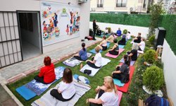 Buca’da dayanışma ve sağlık bir arada: Kadınlar yoga ile buluşuyor