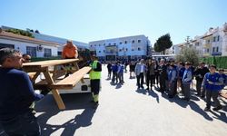 Çeşme Belediyesi’nden 28 okula sosyal alan desteği