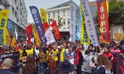 İzmir’de eğitimciler 3 gündür sokakta: Okulda şiddete isyan!